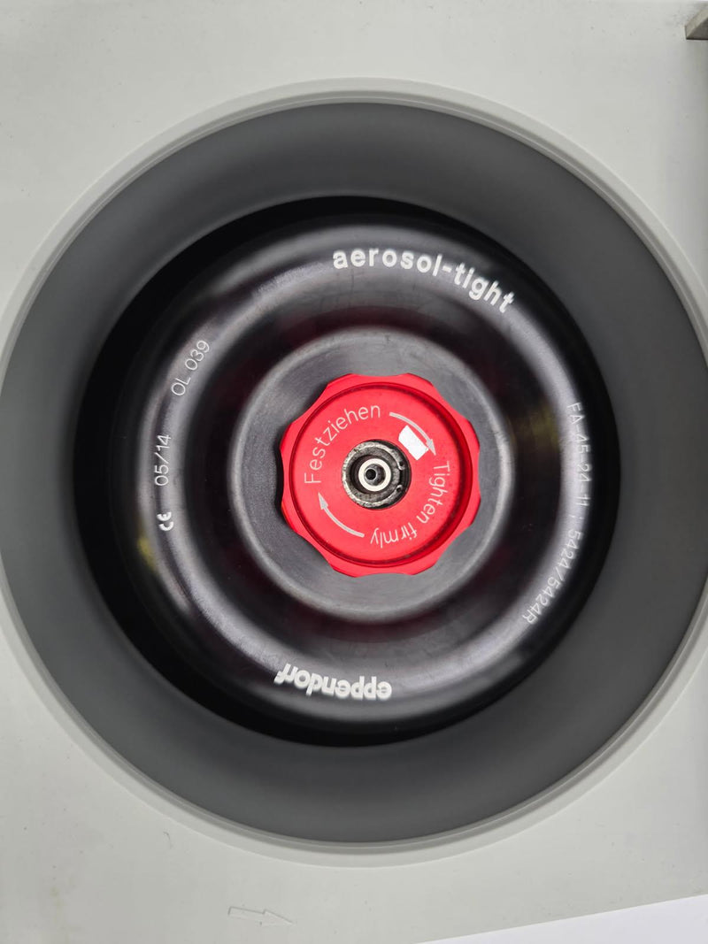 Eppendorf 5424 microcentrifuge with 24 x 1.5/2.0ml rotor (s/n 5424DN260033)