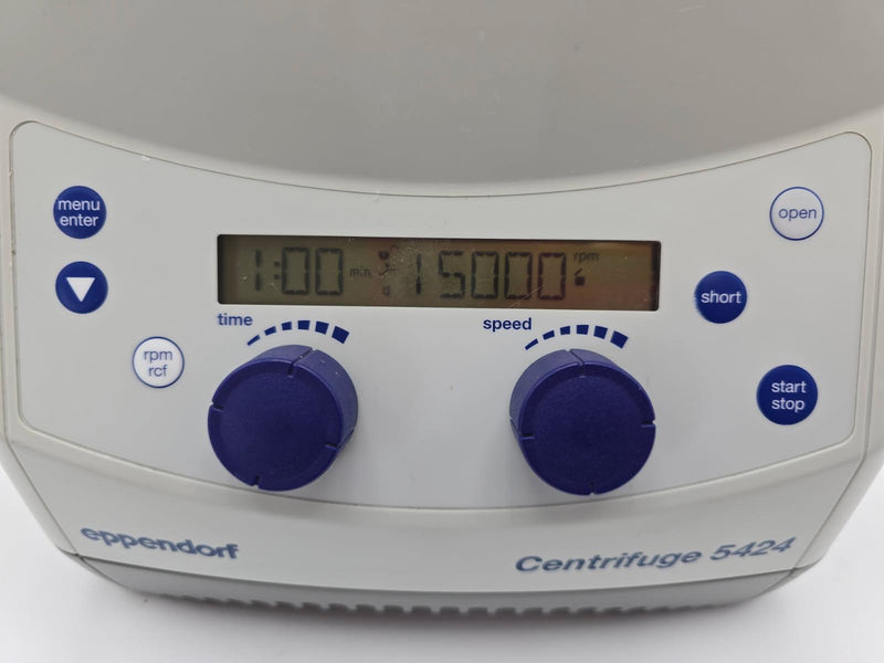 Eppendorf 5424 microcentrifuge with 24 x 1.5/2.0ml rotor (s/n 5424DN260033)