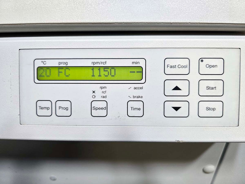 Eppendorf 5810R refrigerated bench top centrifuge with rotor