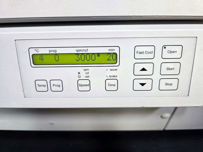Eppendorf 5810R refrigerated bench top centrifuge with rotor