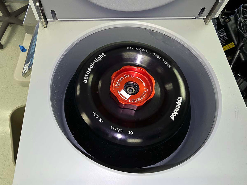 (2020) Eppendorf 5424 microcentrifuge with 24 x 1.5/2.0ml rotor | End of Year Sale