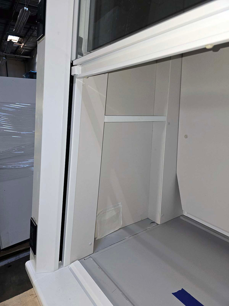 Mott NovoGuard 4 foot high efficiency chemical fume hood package (Yr 2021) (Pre-owned)