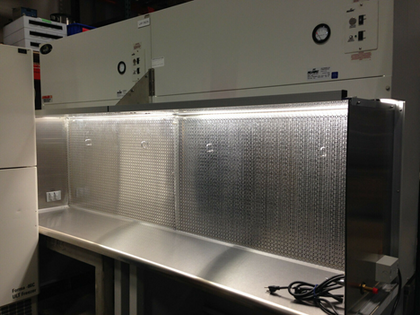 Nuaire NU-S201-830L 8 foot laminar flow hood with casters and existing filters | Nuaire NU-S201-830L (Pre-owned)