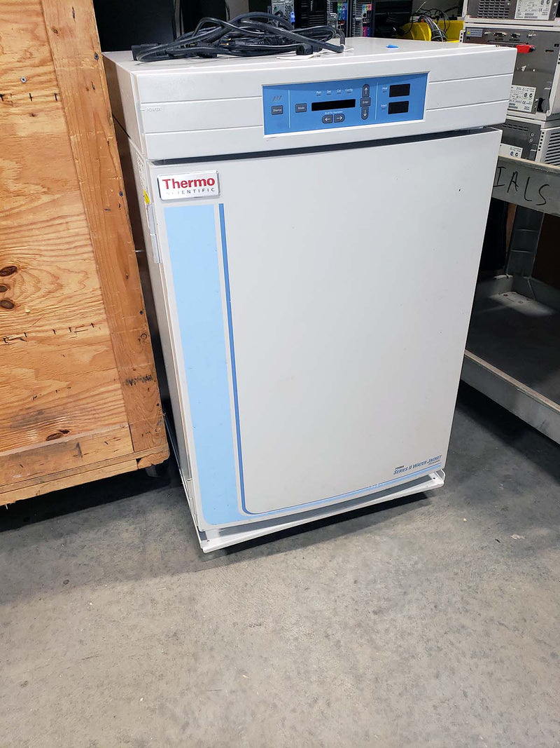 Thermo 3110 CO2 incubator