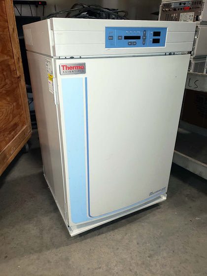 Thermo 3110 CO2 incubator